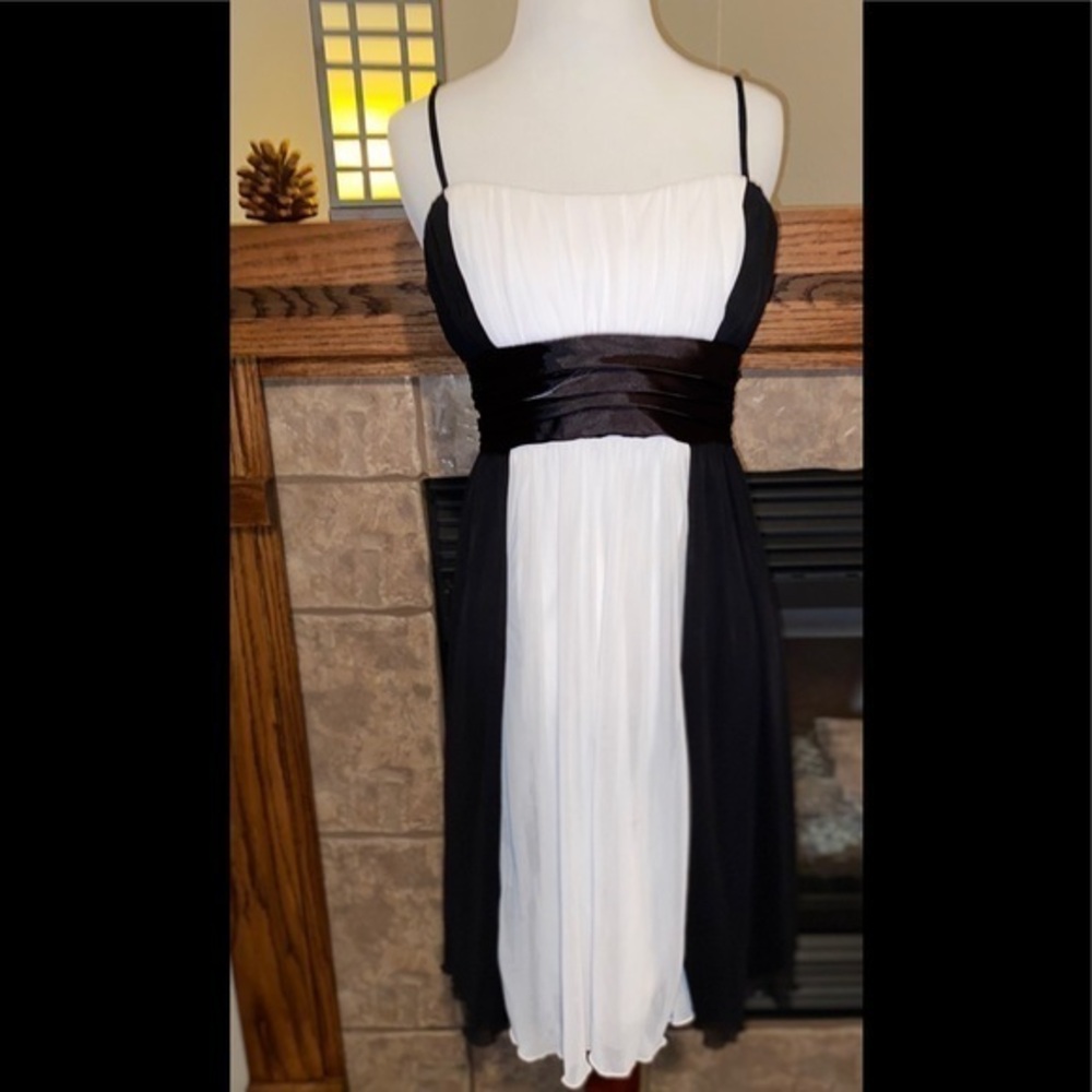 EUC-City Triangles Black & White Color-Block Dress